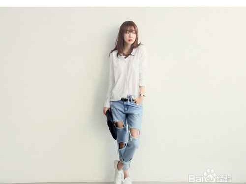 牛仔裤上身配什么衣服？别让衣橱里的“万能单品”变“无聊单品”！