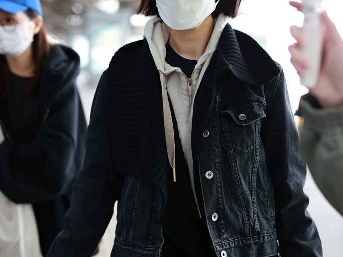 帽衫配外套穿出秋冬松弛感 这份万能公式请收好