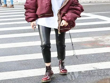 马丁靴配牛仔裤绝不出错的搭配心法