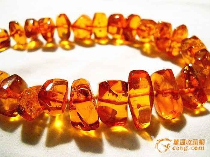 琥珀颜色的奇妙世界：从金黄到幽蓝的时光宝藏
