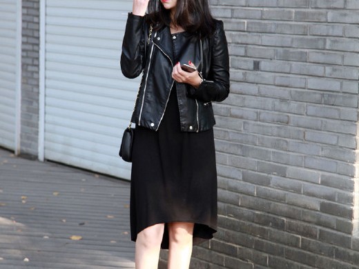 黑色裙子配啥上衣才能每天都穿出新花样