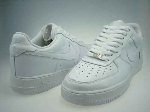 口袋不鼓心思多 板鞋江湖摸门道