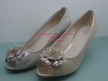 揭秘百田森鞋子档次 国民女鞋的真实面貌