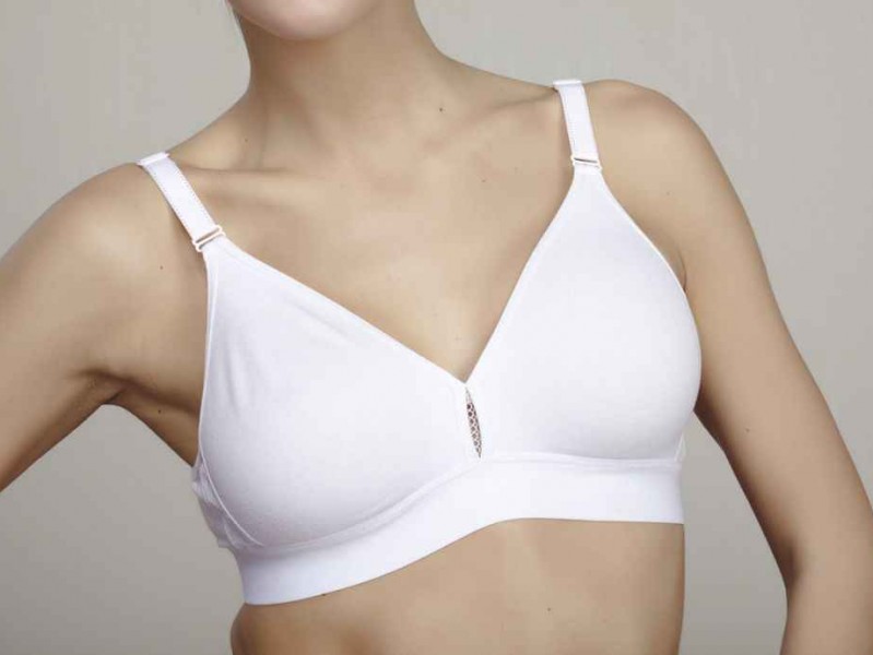 大胸显小穿搭术 轻松穿出轻盈感