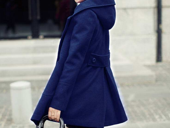 藏青色风衣内搭颜色选对时髦翻倍高级感说来就来