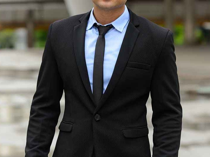 正装意思大揭秘：职场社交必备指南