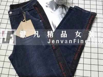 东方风骨，自在步履：探索新中式裤装的雅致日常