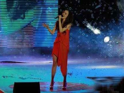 范玮琪时尚穿衣搭配甜蜜攻略