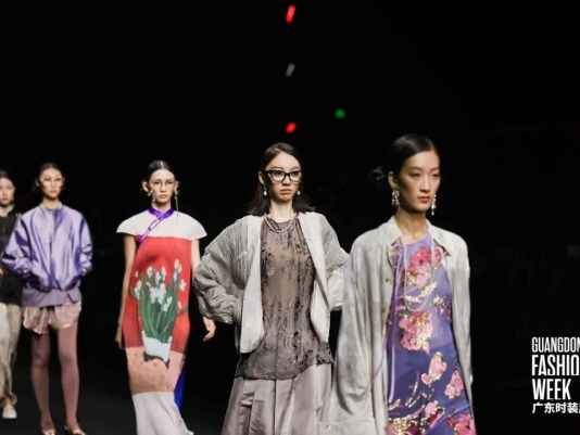 寻一件衣裳的根：中式原创服装，如何让文化长在身上？