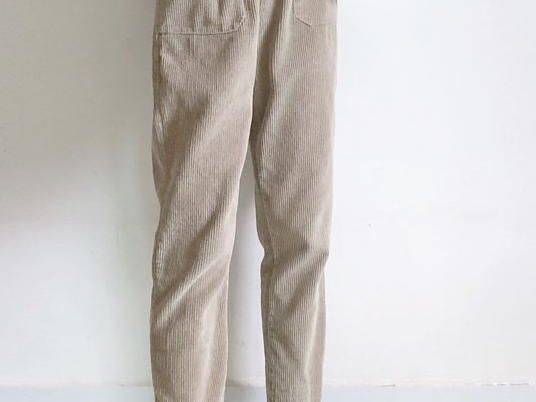 浅绿色上衣搭配裤子颜色秘诀全解析