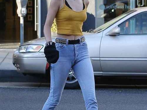 夏日牛仔穿搭指南 告别闷热搭对上衣即刻有型