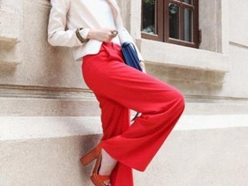 红色短袖搭配秘籍让你轻松穿出时尚范儿
