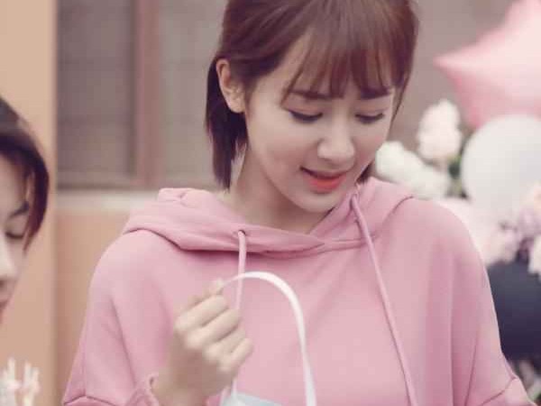 杨紫粉色西装穿搭：温柔甜美又飒爽的时尚秘诀