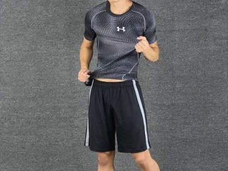 长短袖搭配裤子秘籍 穿出你的风格范儿