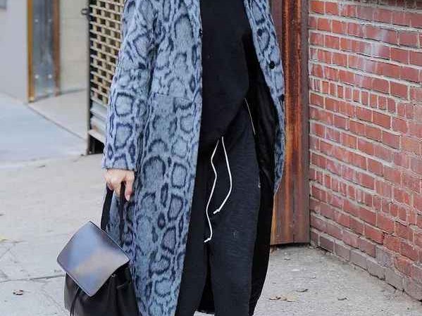 秋冬帽衫叠穿术 这些外套搭配让你时髦翻倍